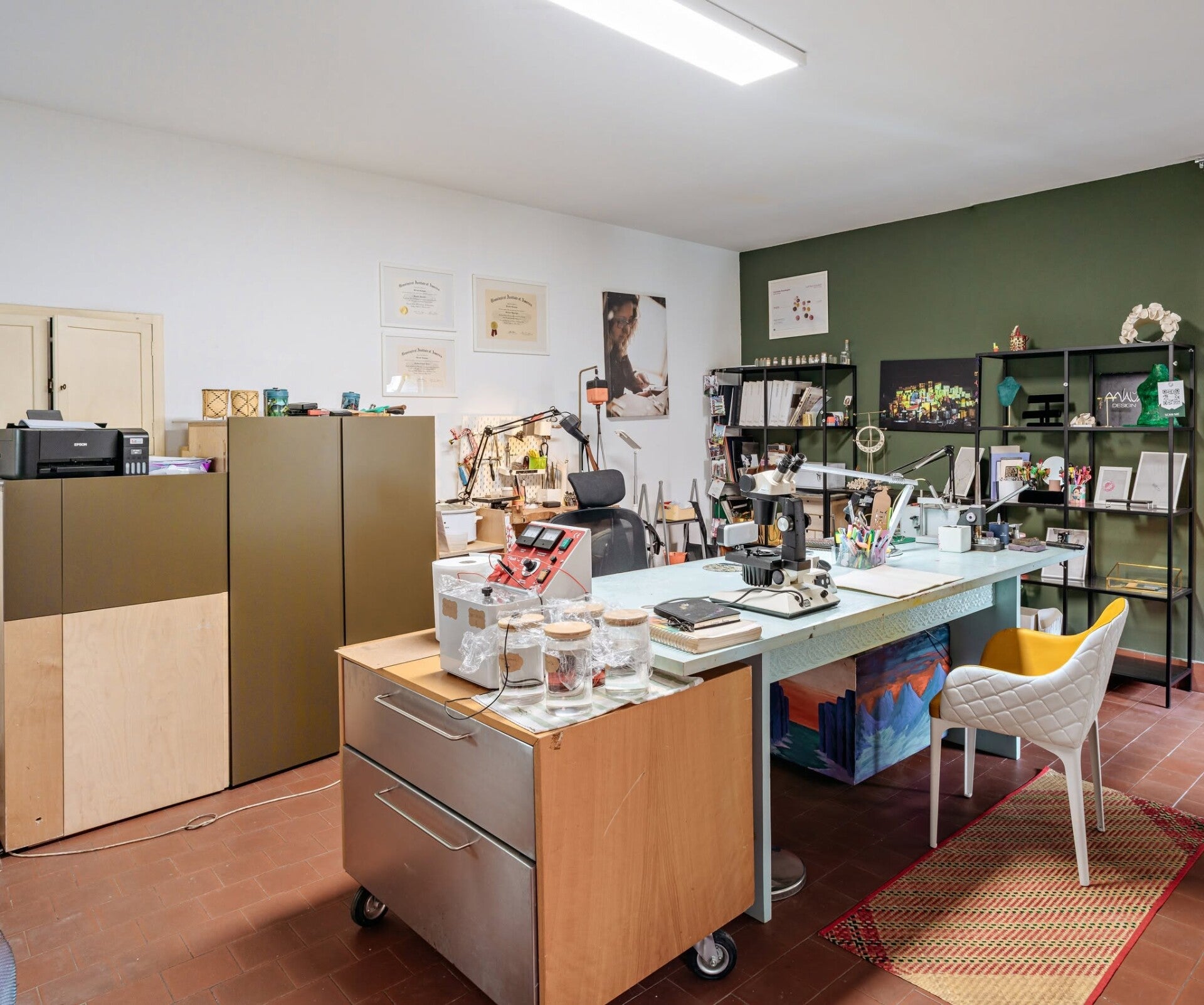 Florinda Guadagna, associazione culturale officine analogiche, Castiglion fiorentino, Arezzo, Toscana. Arti, mestieri, workshop. Oreficeria, cera persa, diamanti, perle, resine colorate