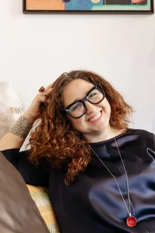 Florinda Guadagna, associazione culturale officine analogiche, Castiglion fiorentino, Arezzo, Toscana. Arti, mestieri, workshop. Oreficeria, cera persa, diamanti, perle, resine colorate