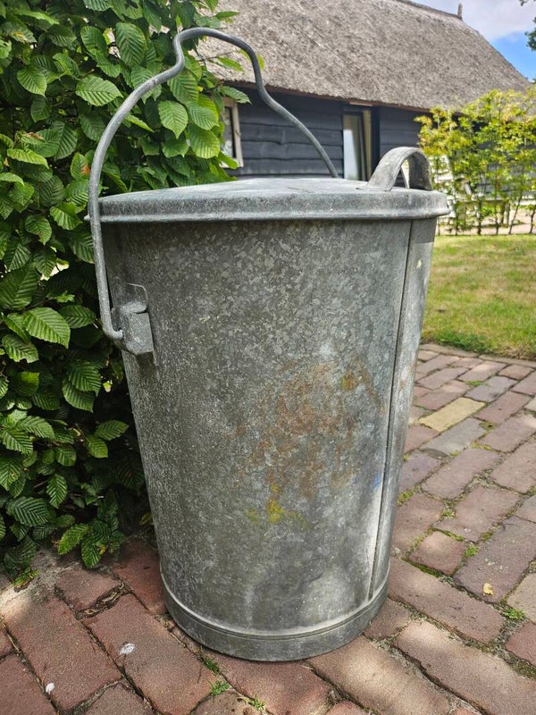 Zinken vuilnisbak