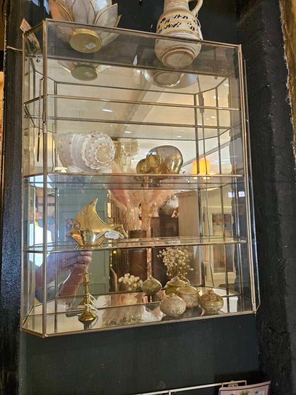 Glazen vitrinekast, pronkkast