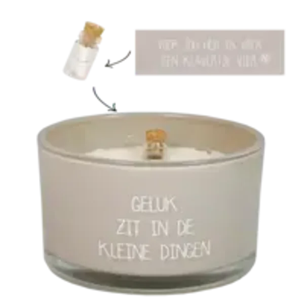 flessenpot kaars met briefje geluk zit in kleine dingen