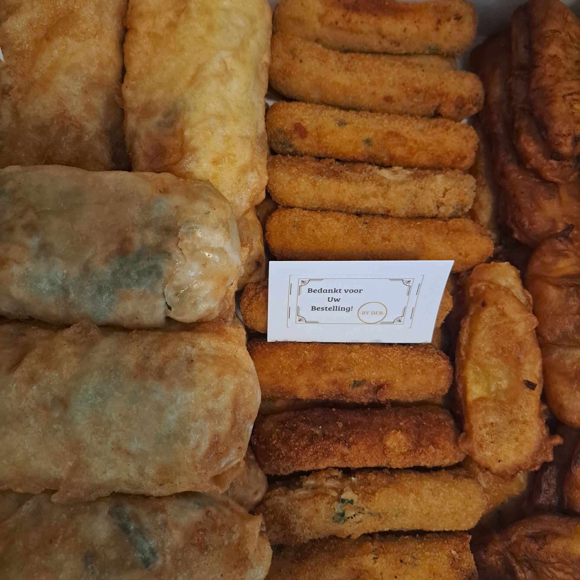 Suri snackbox (inclusief pindasambel en 2 dipsauzen)