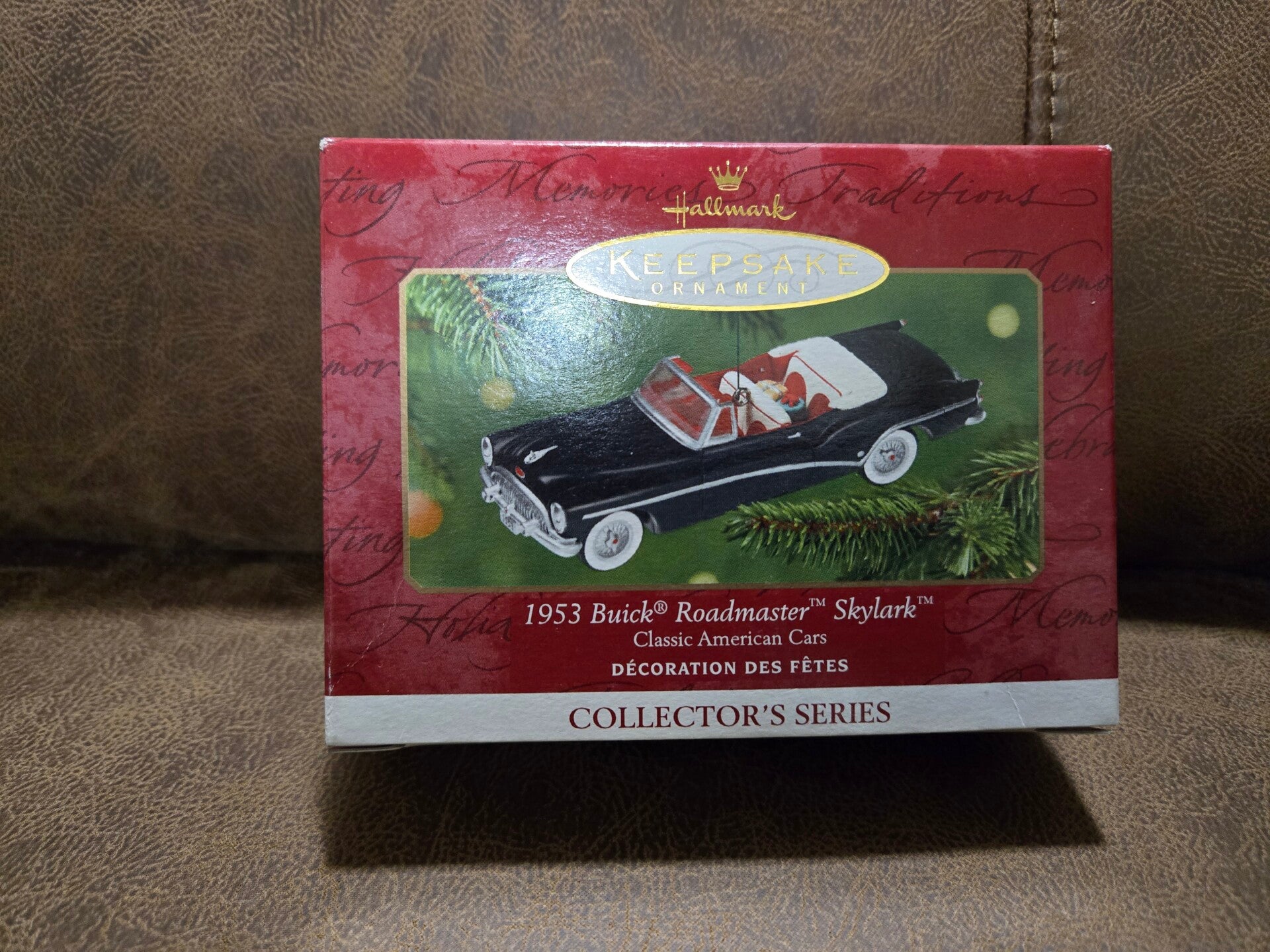 Hallmark ornament Classic American Cars 1953 Buick Roadmaster Skylark