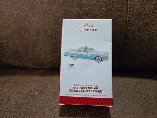 Hallmark ornament Classic American Cars 1955 Ford Fairlane