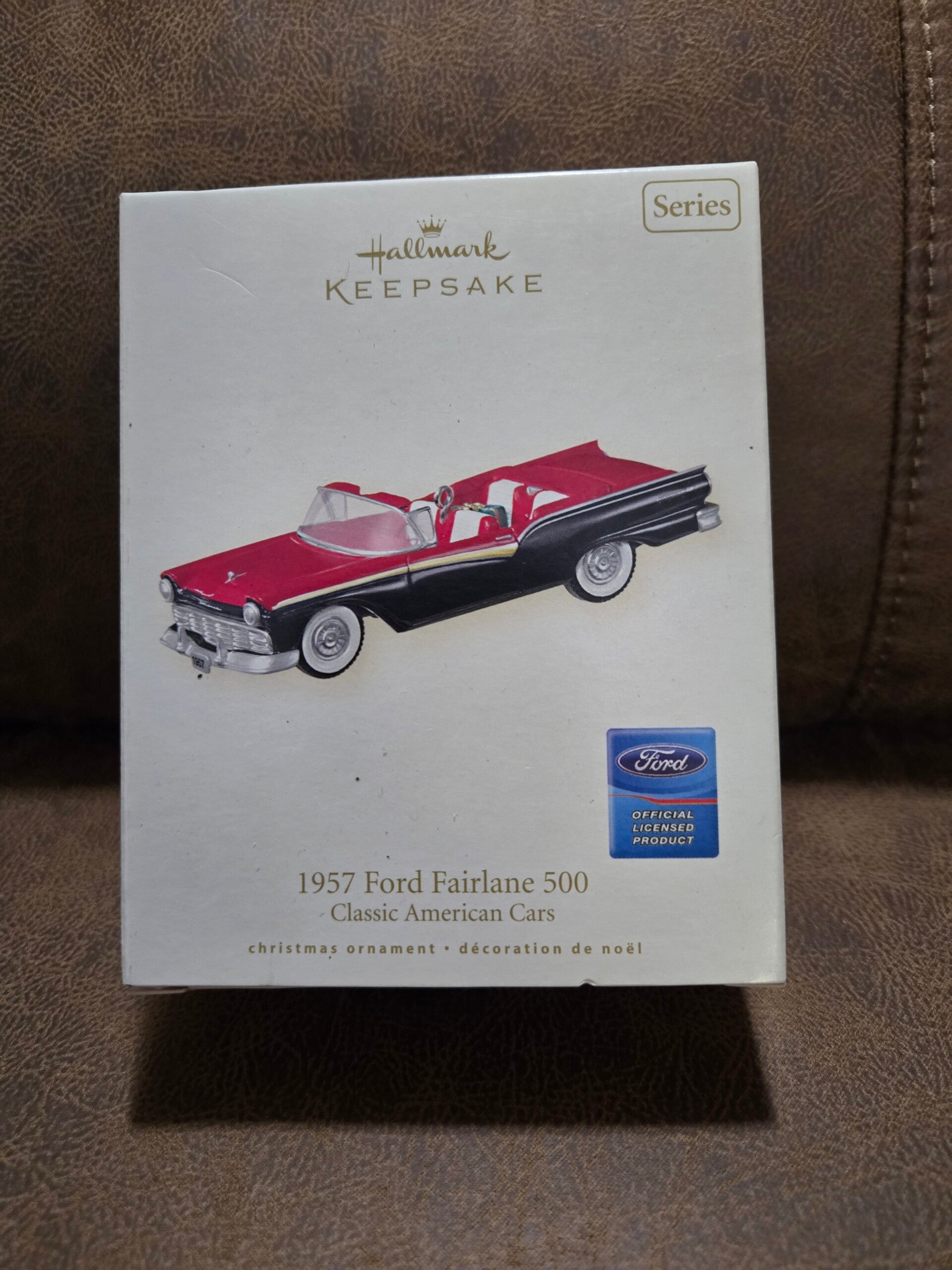Hallmark ornament Classic American Cars 1957 Ford Fairlane 500