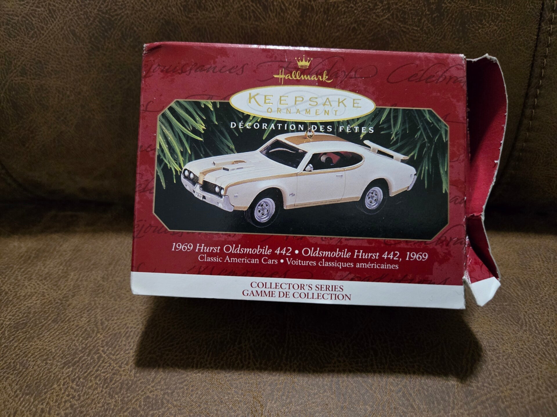 Hallmark ornament Classic American Cars 1969 Hurst Oldsmobile 442