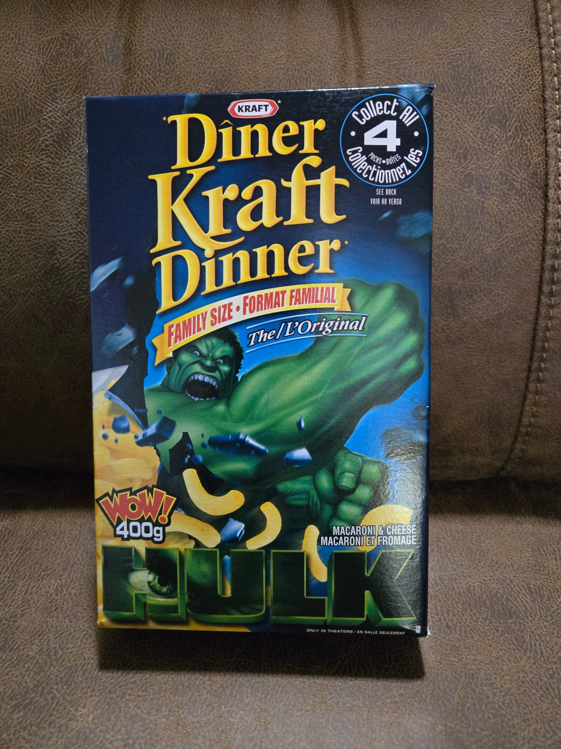set of 4 Kraft Dinners with The Hulk trading cards