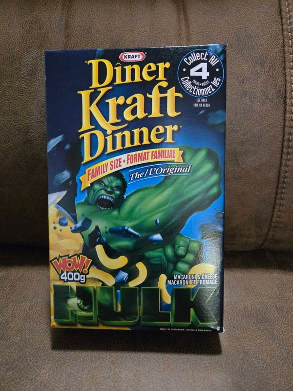 set of 4 Kraft Dinners with The Hulk trading cards