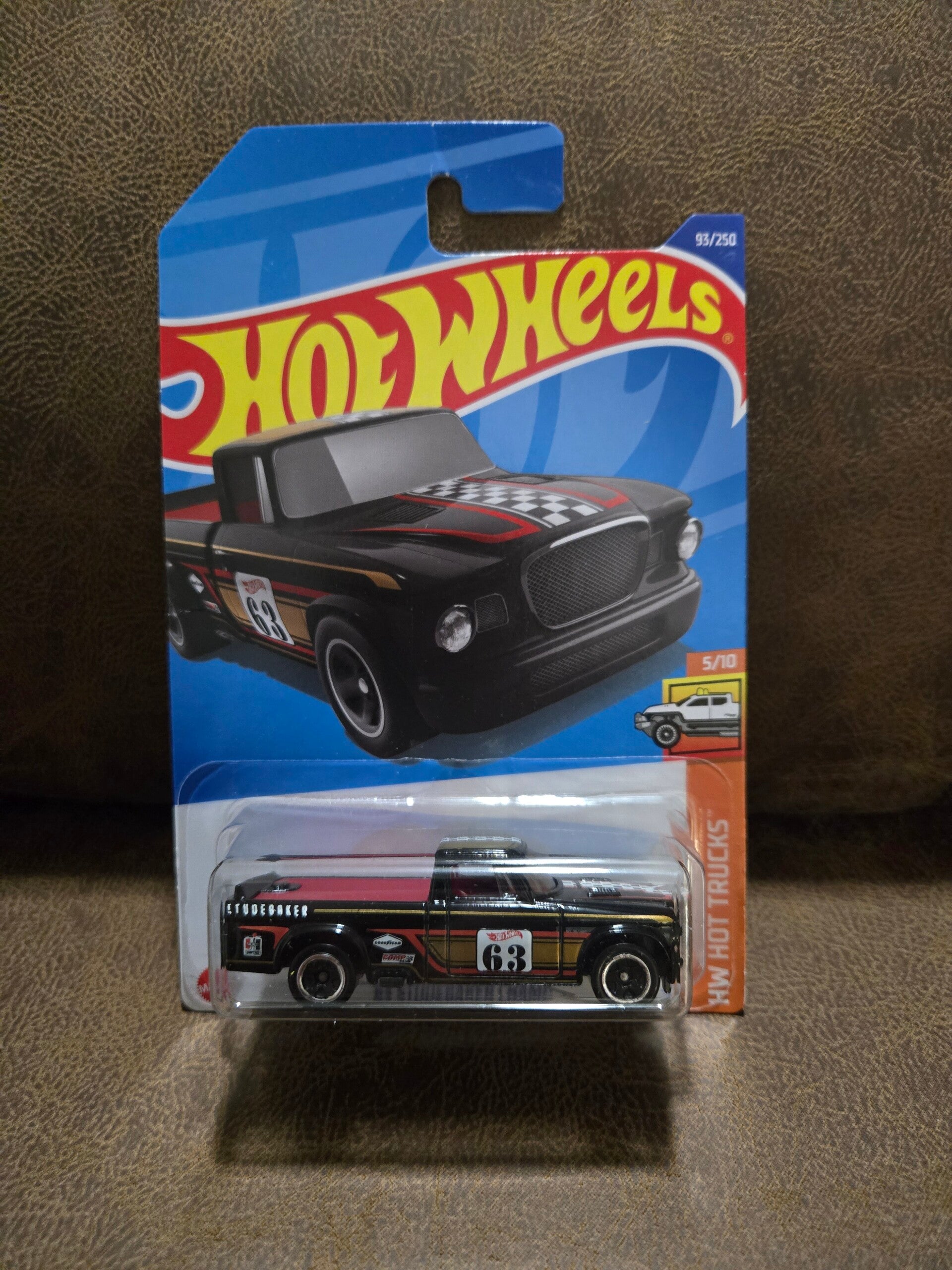 Hot Wheels die-cast car '63 Studebaker Champ