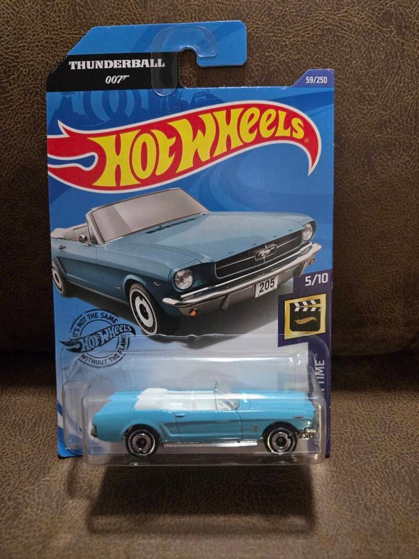 Hot Wheels diecast 1965 Ford Mustang convertible
