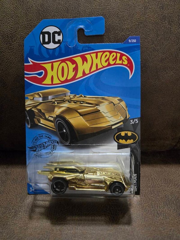 Hot Wheels die-cast car Batmobile gold  2018