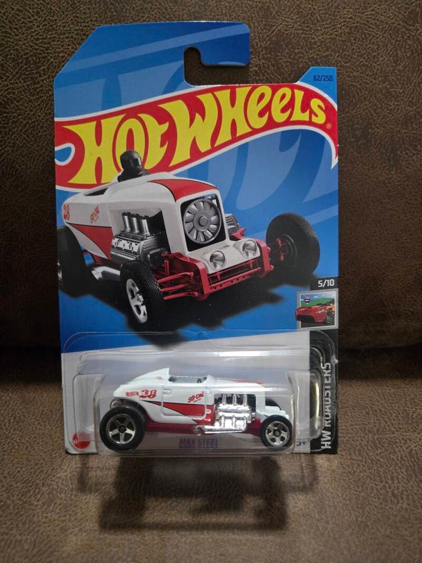 Hot Wheels diecast Max Steel hot rod