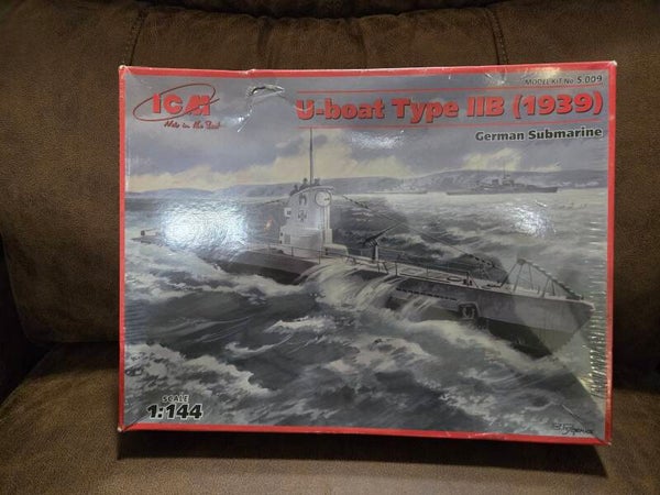 ICM 1/144 German U-Boat Type IIB (1939)  submarine model kit