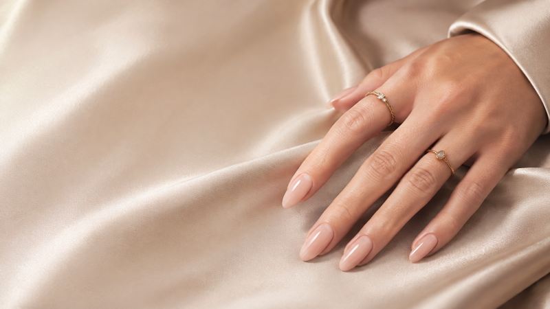 Press-on nails Epsylaya manucure élégante guide pose et entretien
