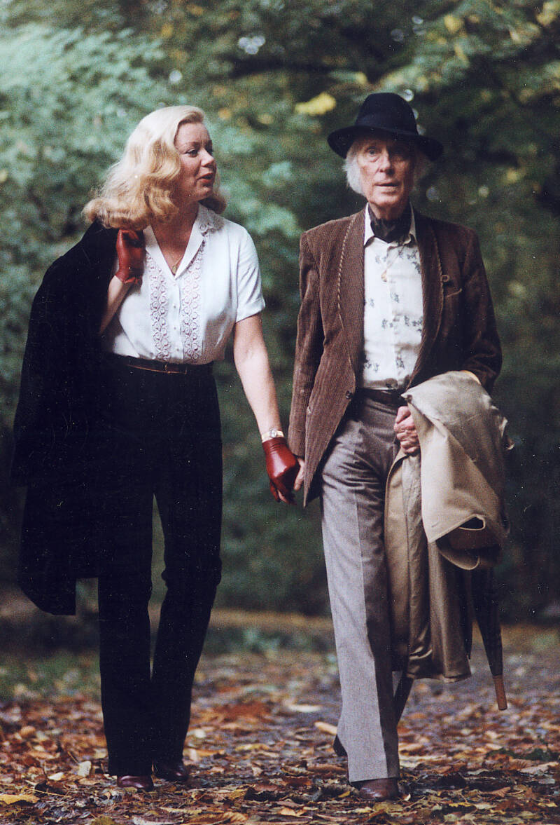 Sylvia en Carel Willink in het park