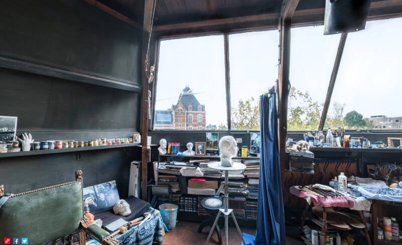 Het atelier van Carel Willink met uitzicht op het Rijksmuseum te Amsterdam