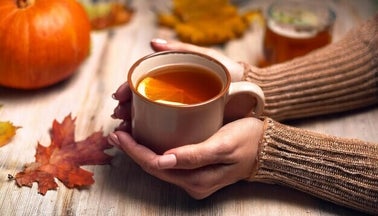 herfstthee, thee om bij op te warmen, genieten van thee tijdens koude en natte dagen