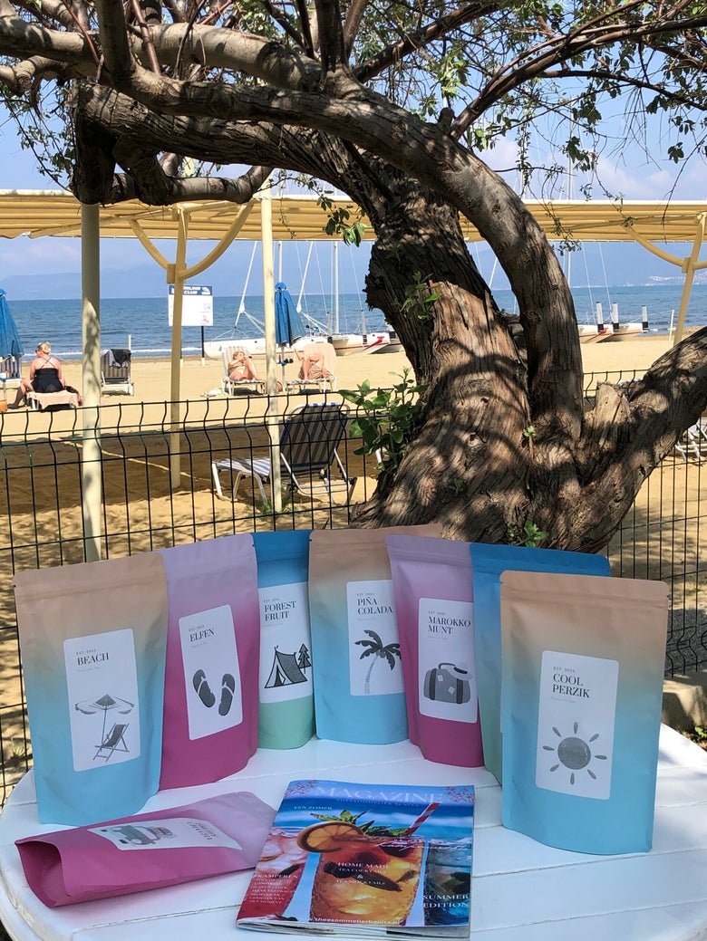 Ontdek onze heerlijke ice tea soorten met de summer tea magazine van theesommelier Benita. Zetmethodes voor het maken van ice tea zijn cold brew, hote brew of sparkling brew.