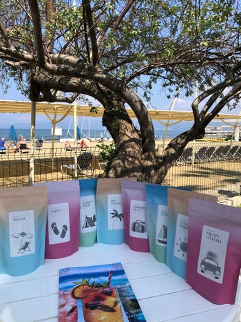 Genieten van zomerdrankjes zoals Ice tea, tea cocktails en tea mocktaiils. Met. de summer teabox maak je makkelijk een heerlijk zomerdrankje. Heerlijk genieten vanaf je standstoel aan zee.