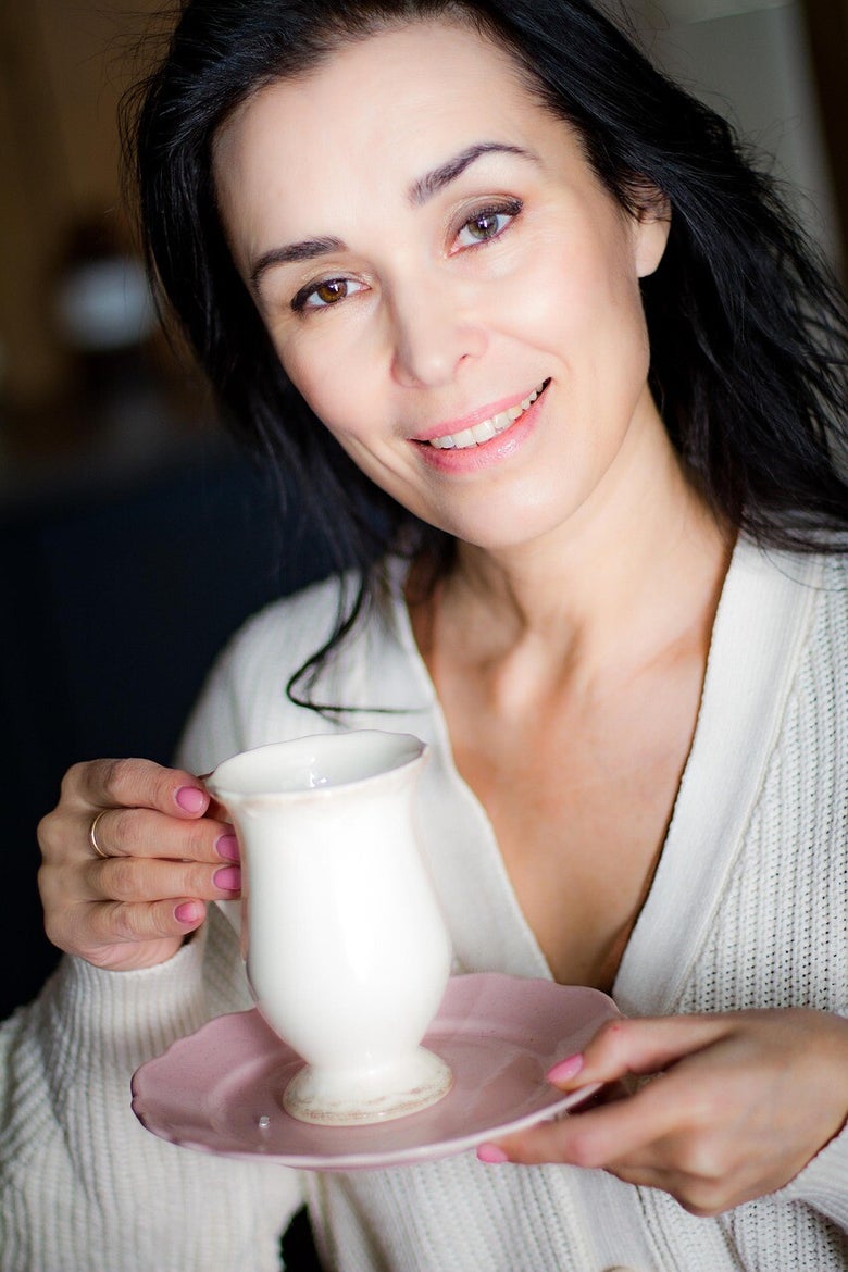 Bewust thee drinken zorgt voor een dagelijks portie ontspanning. Deze vrouw heeft een dagelijks ontspannings theeritueel.