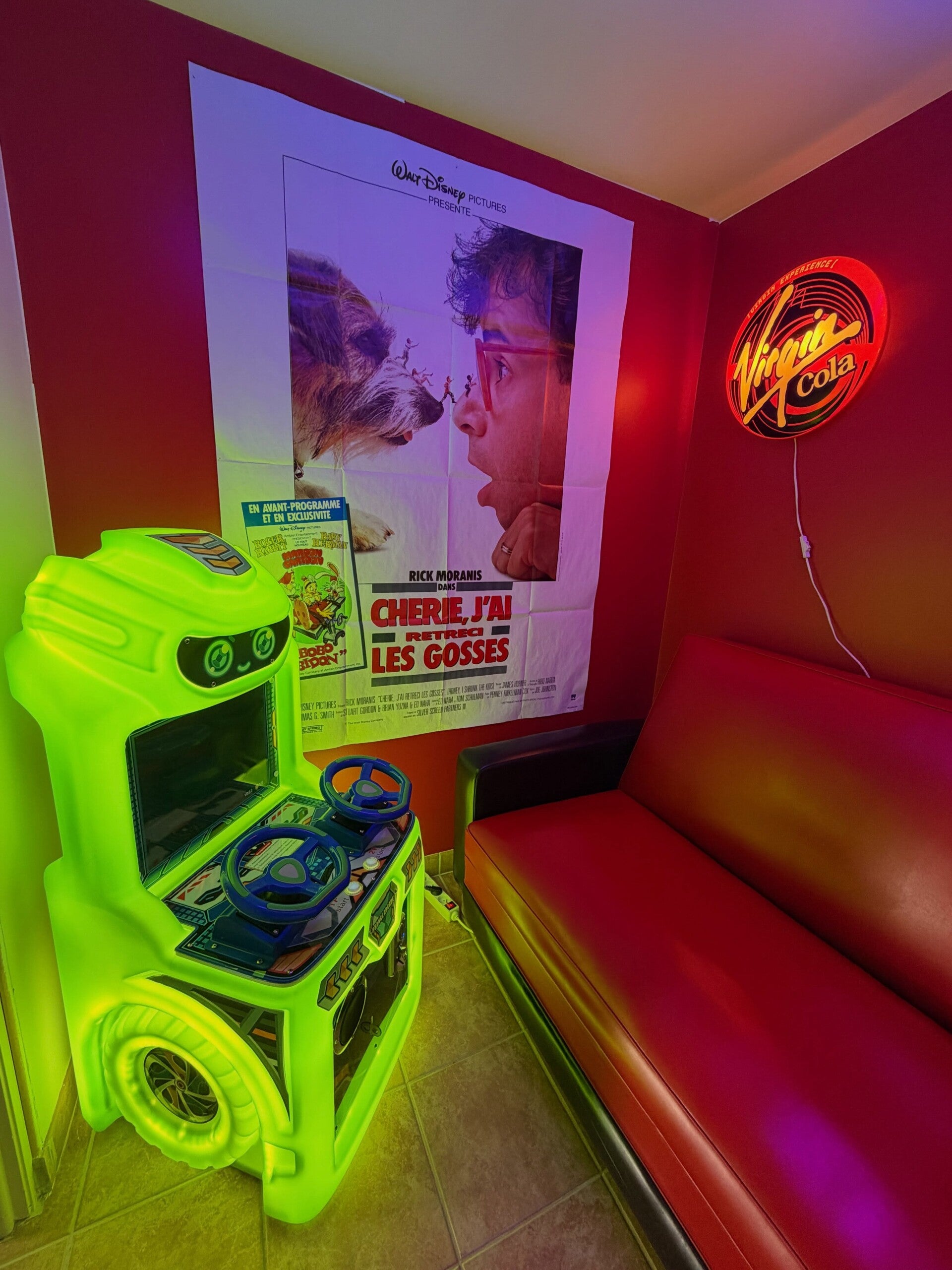 Salle de cinéma VHS du 90's Village