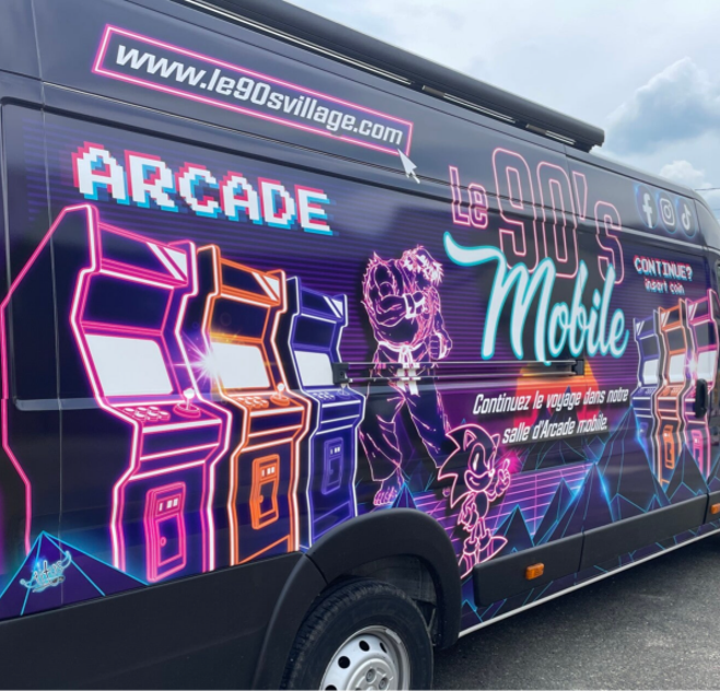 Le 90's Mobile - Camion aménagé en Salle d'arcade proposé par le 90's Village.