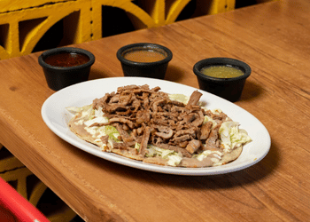 quezadillas-y-huaraches-standard.png
