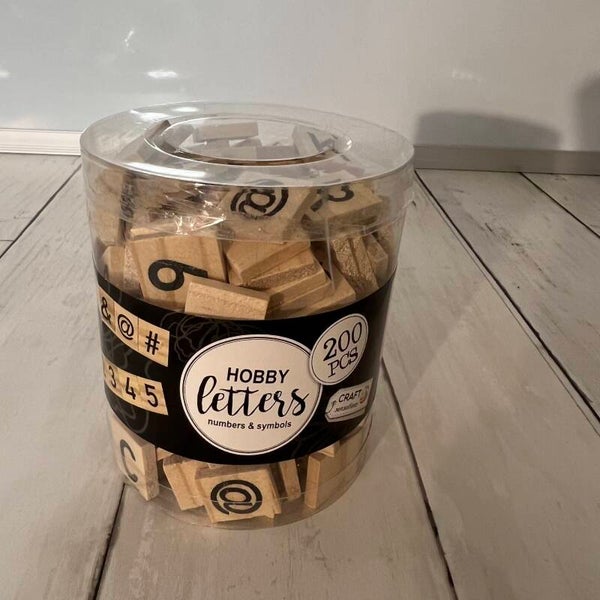 Holzplättchen mit Buchstaben