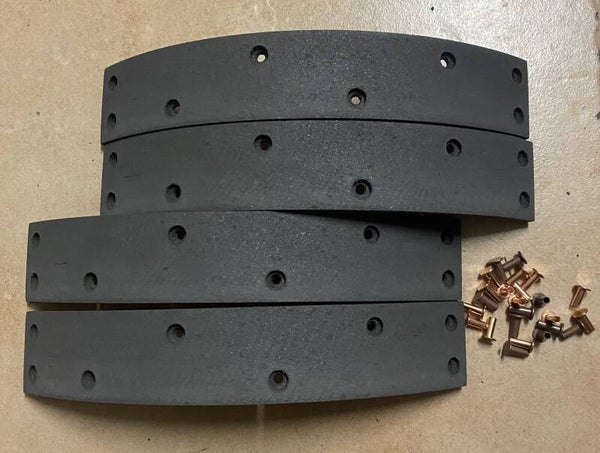 Bremsbelag Satz 230x40 10Loch 4x8 PEITZ ACHSE EBG 6.5-12 PKW Anhänger 40x5x243