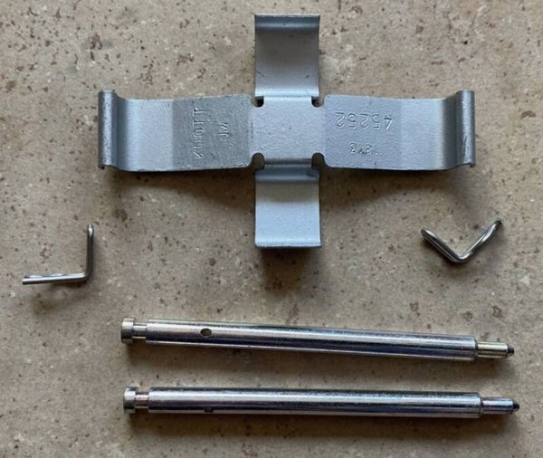 Bremssattel Reparatursatz Kreuzfeder passend für DEUTZ Bremssattel 04384451