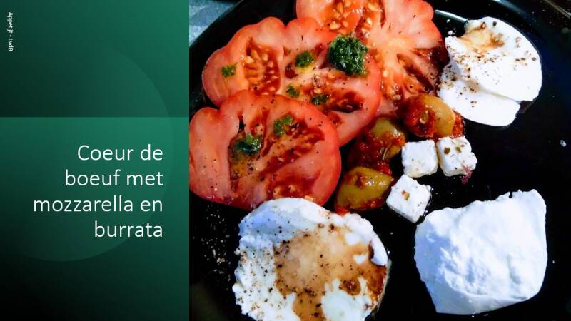 Voorgerecht van coeur de boeuf tomaat met mozzarella en burrata