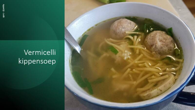 Vermicelli kippensoep