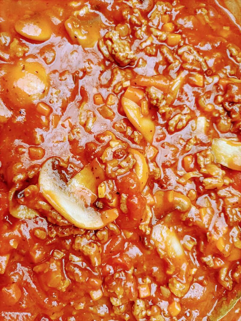 Ragu van gehakt, tomaten en champignons