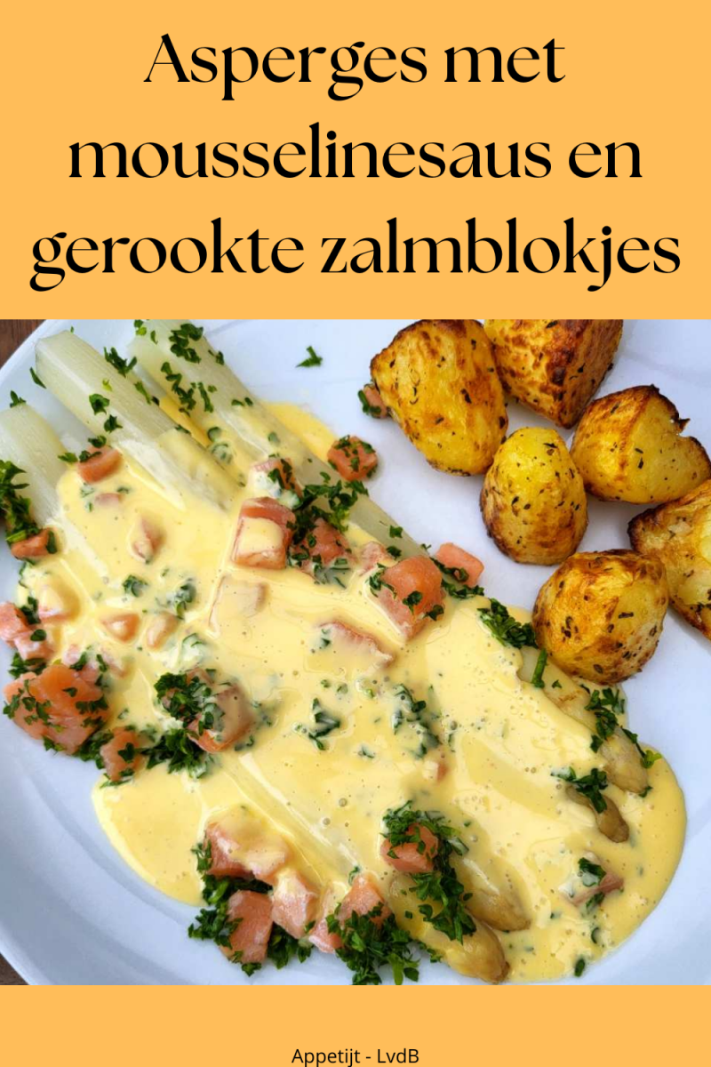 Asperges met mousselinesaus en gerookte zalmblokjes