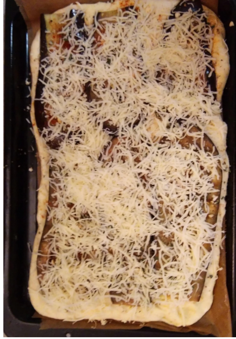 Voorbereiding aubergine focacia