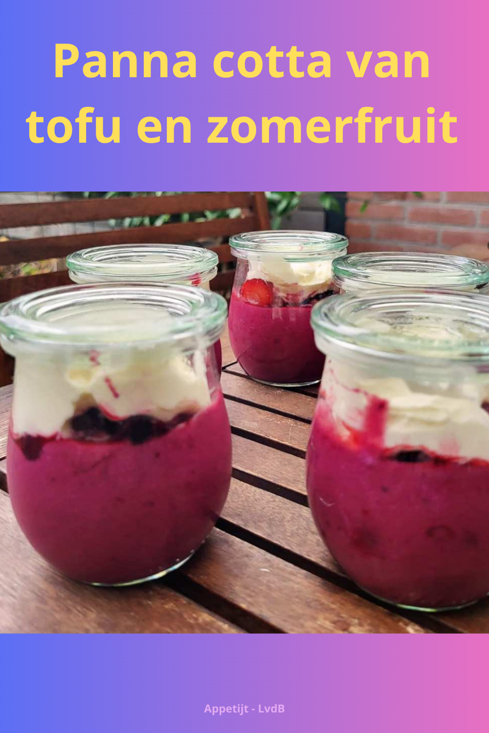 Panna cotta van tofu en zomerfruit