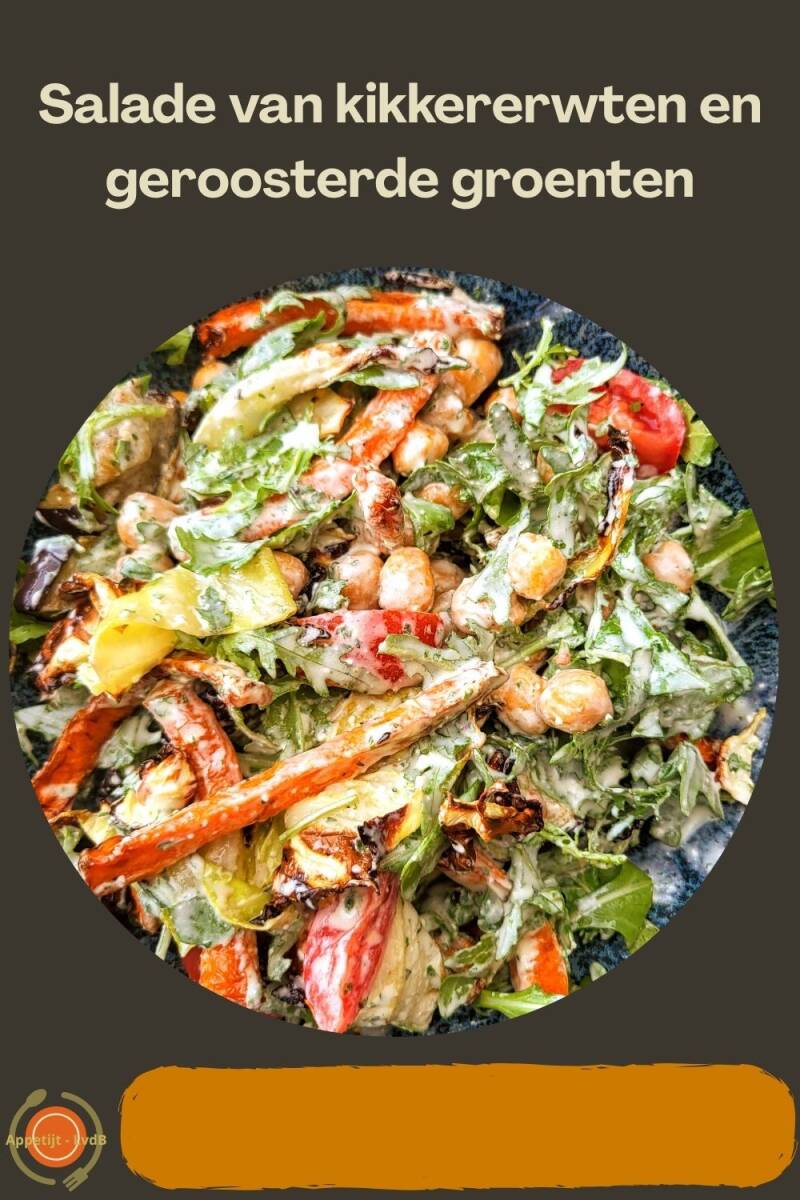 Salade van kikkererwten en geroosterde groenten