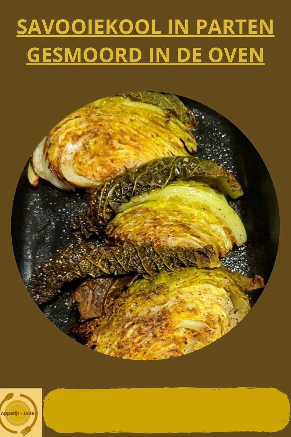 Savooiekool in parten gesmoord in de oven