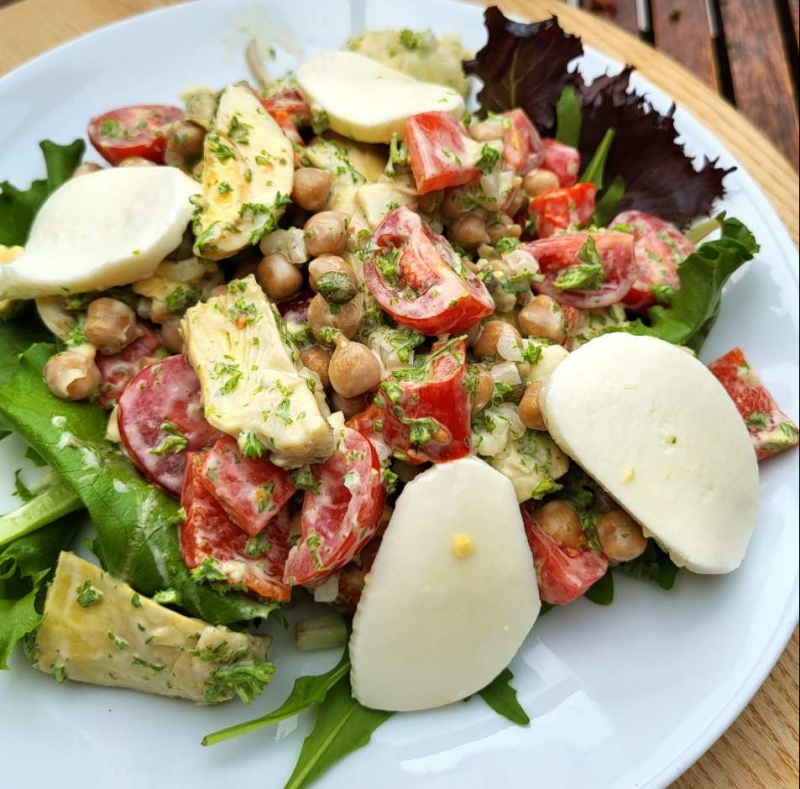 Maaltijdsalade met kikkererwten