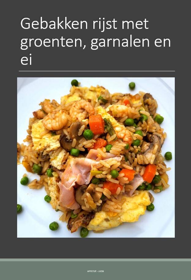 Gebakken rijst met groenten, garnalen en ei