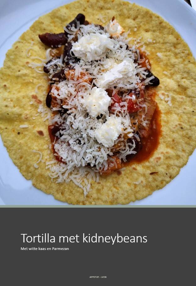 Tortilla met kidneybeans. met witte kaas en kidneybeans