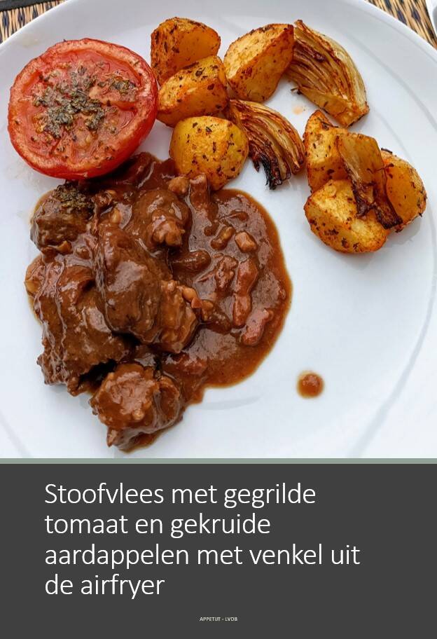 Stoofvlees, gegrilde tomaat en gekruide gebakken aardappels met venkel