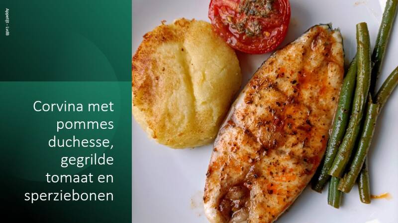 Corvina met pommer Duchess, gegrilde tomaat en sperziebonen