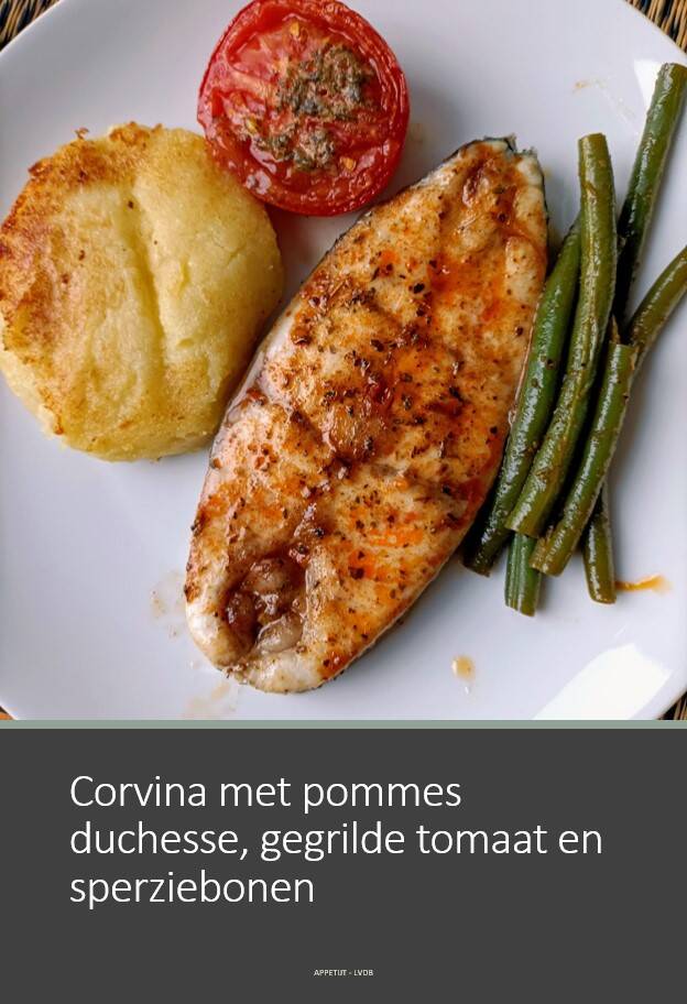 Corvina met pommes Duchesse, gegrilde tomaat en speziebonen