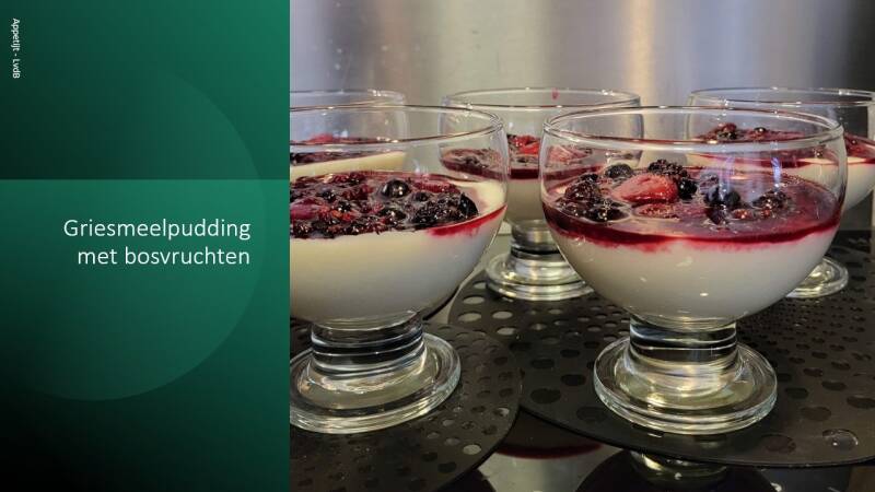 Griesmeelpudding met bosvruchten