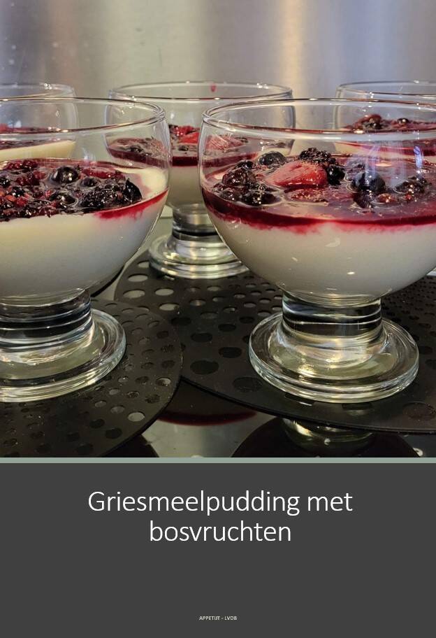 Griesmeelpudding met bosvruchten