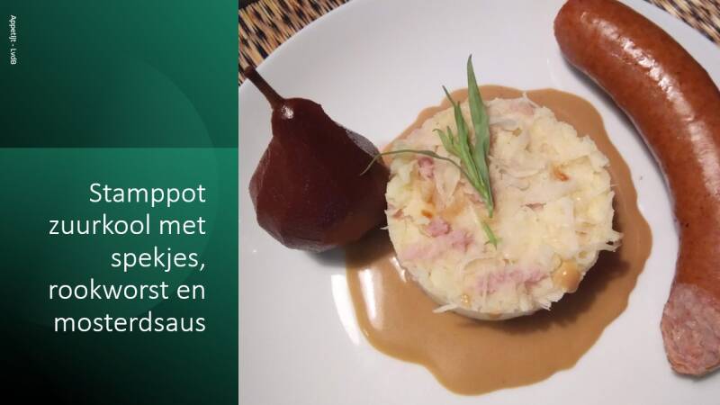 Stamppot zuurkool met spekjes, rookworst en mosterdsaus