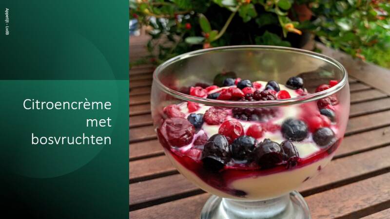 Citroencrème met bosvruchten