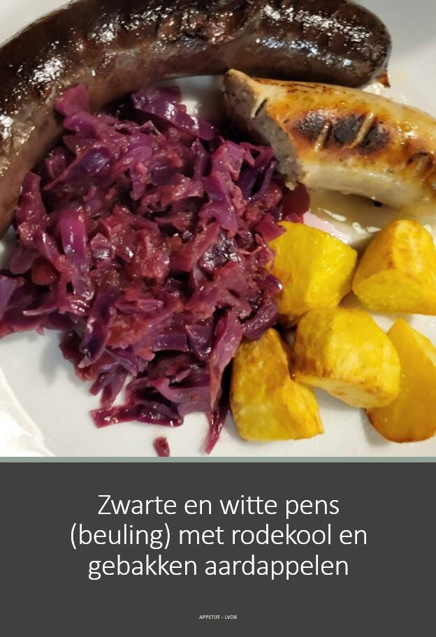 Zwarte en witte pens (beuling) met rodekool en gebakken aardappelen