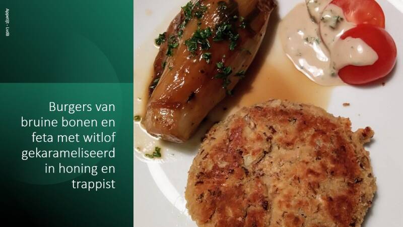 Burgers van bruine bonen en feta met witlof gekarameliseerd in honing en trappist